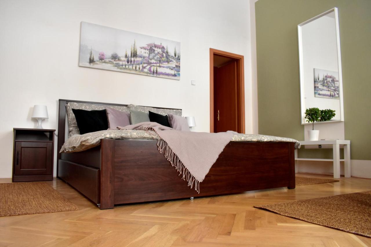 Andy'S Central 3-Bedroom Apartment ! Prague Luaran gambar